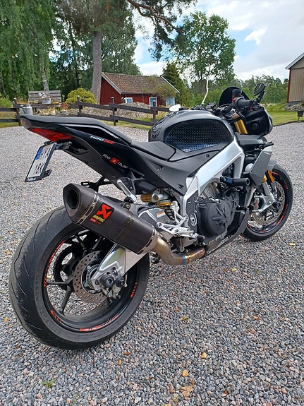 Aprilia Tuono V4 1100 RR 6 of 7