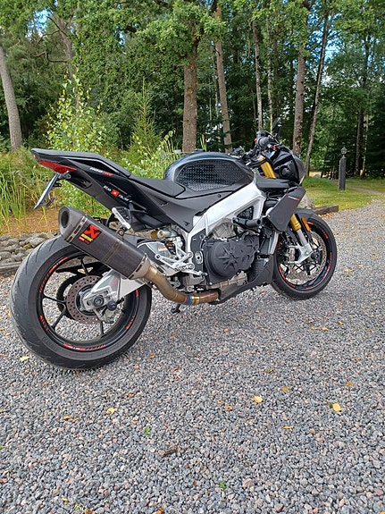 Aprilia Tuono V4 1100 RR 2 of 7