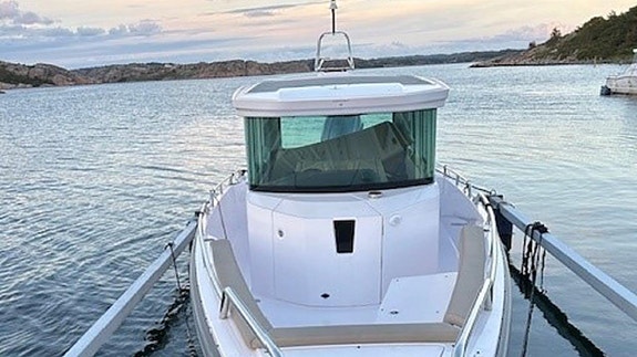 Axopar 28 Cabin -22 Yamaha F375 XTO -21 2 of 4