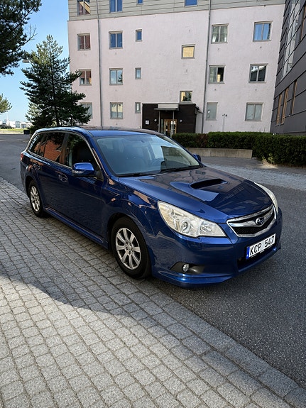 Subaru Legacy 2 of 4