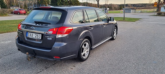 Subaru Legacy 4 of 9