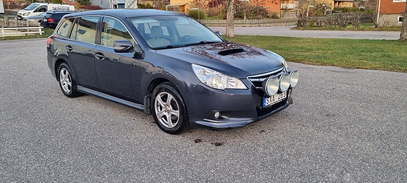 Subaru Legacy 2 of 9