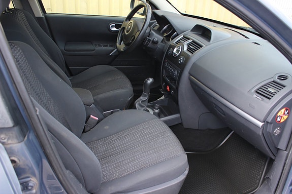 Renault Megane 12 of 13