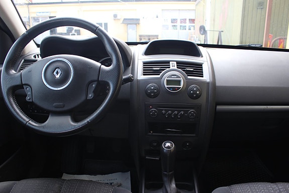 Renault Megane 10 of 13