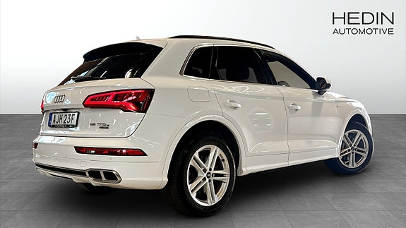 Audi Q5 2 of 21