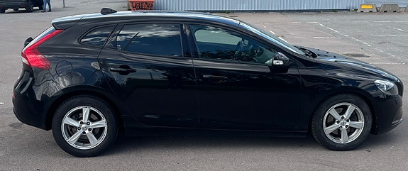 Volvo V40 2 of 6