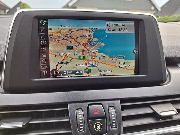 BMW 218d 6 of 13