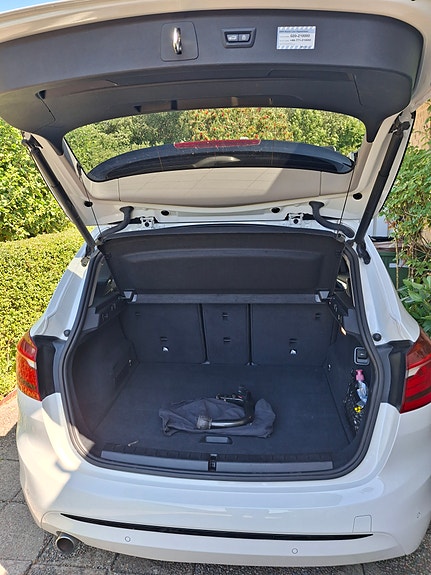 BMW 218d 10 of 13