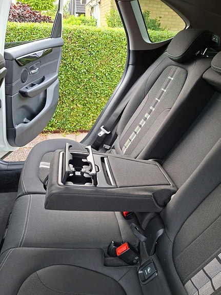 BMW 218d 4 of 13