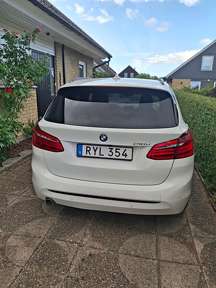 BMW 218d 3 of 13