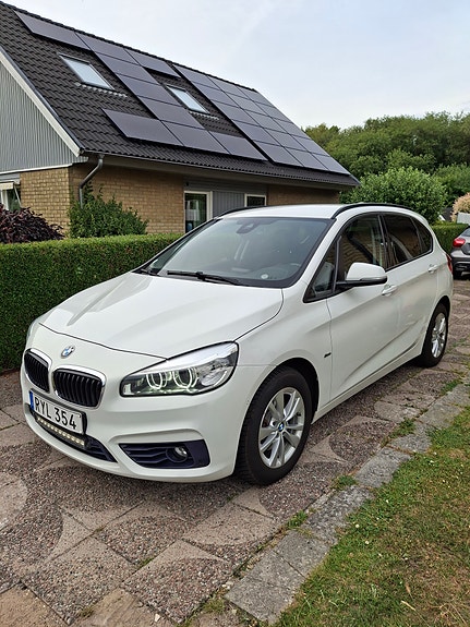BMW 218d 2 of 13