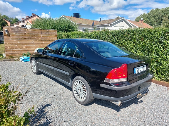 Volvo S60 2 of 5