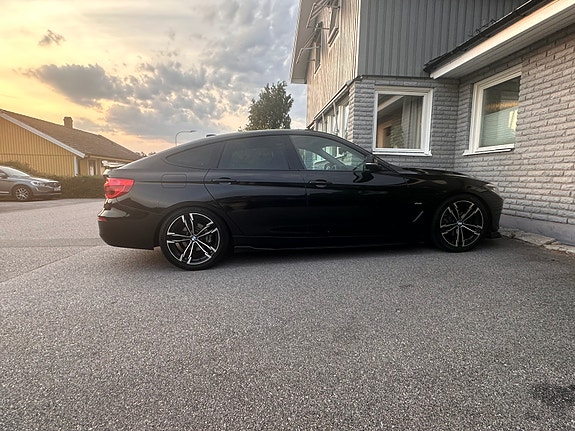 BMW 320d 3 of 9