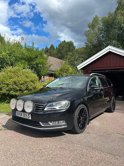Volkswagen Passat 2 of 7