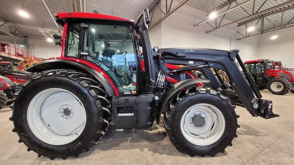 Valtra G135 Versu / Lastare / Ståltank / 468 timmar 7 of 12