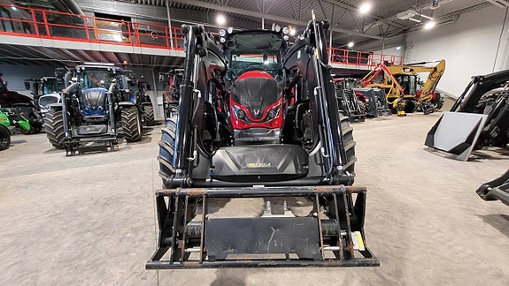 Valtra G135 Versu / Lastare / Ståltank / 468 timmar 4 of 12