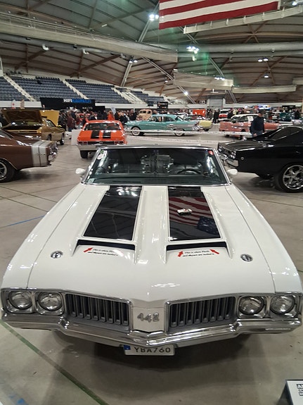 Oldsmobile Cutlass 2 of 7