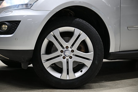 Mercedes-Benz ML350 8 of 30