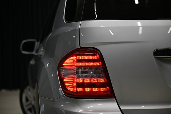 Mercedes-Benz ML350 12 of 29