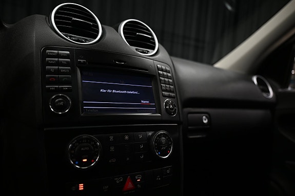 Mercedes-Benz ML350 25 of 29