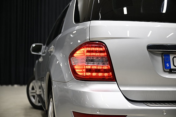 Mercedes-Benz ML350 5 of 30