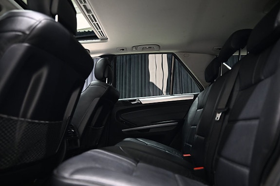 Mercedes-Benz ML350 29 of 30