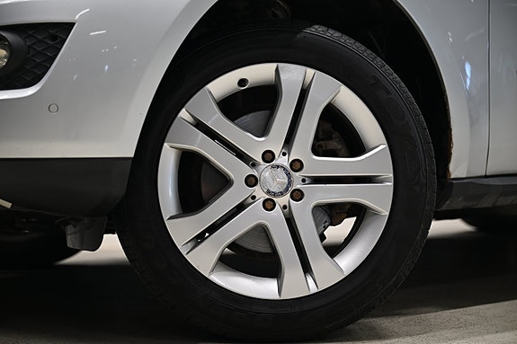 Mercedes-Benz ML350 11 of 29