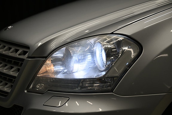 Mercedes-Benz ML350 10 of 29