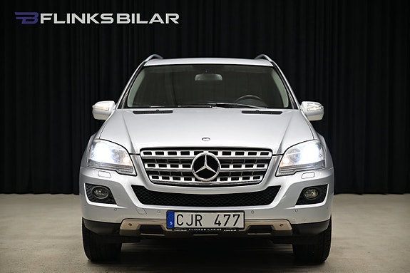 Mercedes-Benz ML350 8 of 29