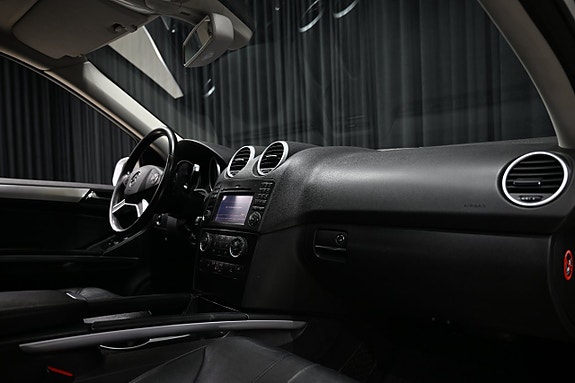 Mercedes-Benz ML350 27 of 29