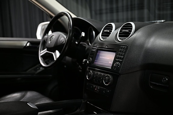 Mercedes-Benz ML350 28 of 29