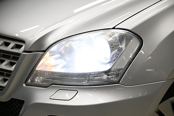 Mercedes-Benz ML350 11 of 30