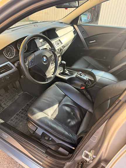 BMW 523i 8 of 10