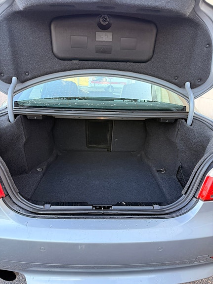 BMW 523i 9 of 10