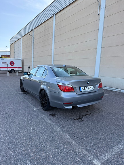 BMW 523i 4 of 10