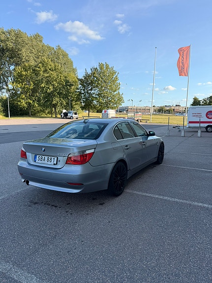 BMW 523i 3 of 10