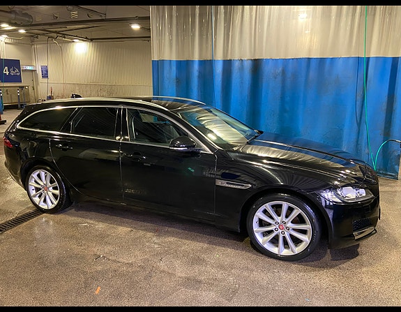 Jaguar XF 2 of 7