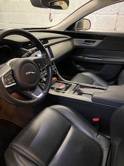 Jaguar XF 4 of 7