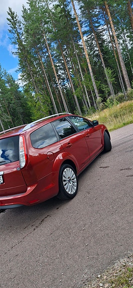 Ford Focus 2 of 7