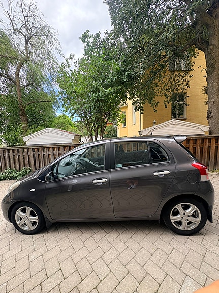 Toyota Yaris 8 of 15