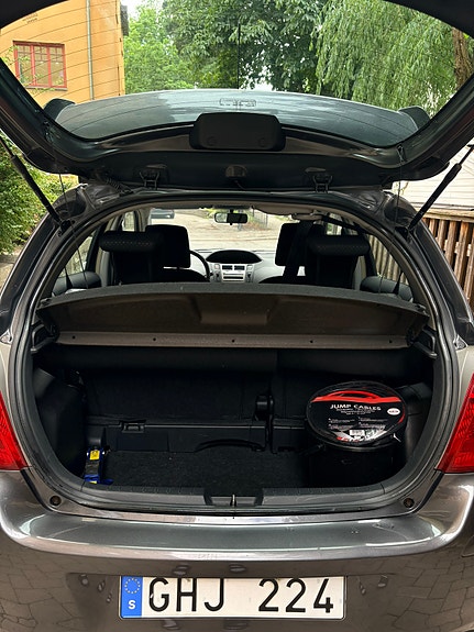Toyota Yaris 11 of 15