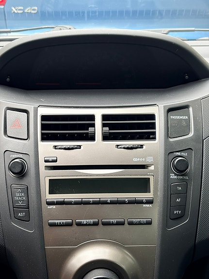 Toyota Yaris 15 of 15