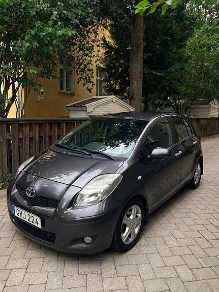 Toyota Yaris 6 of 15