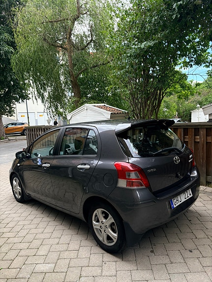 Toyota Yaris 7 of 15