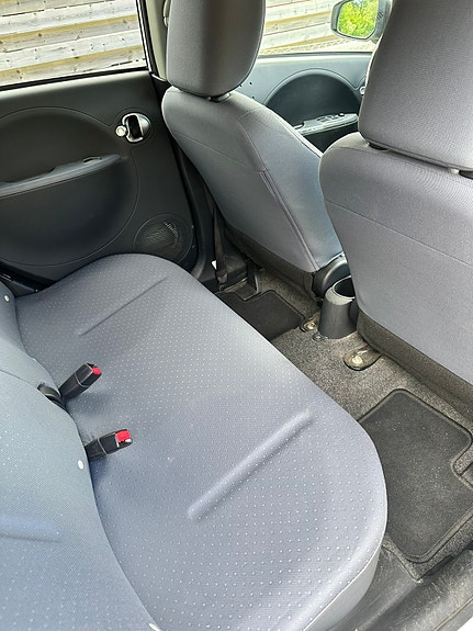Peugeot iOn 8 of 9
