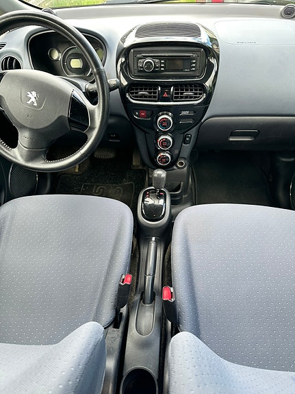 Peugeot iOn 7 of 9