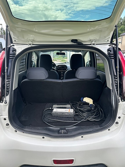 Peugeot iOn 6 of 9