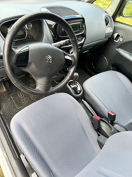 Peugeot iOn 9 of 9