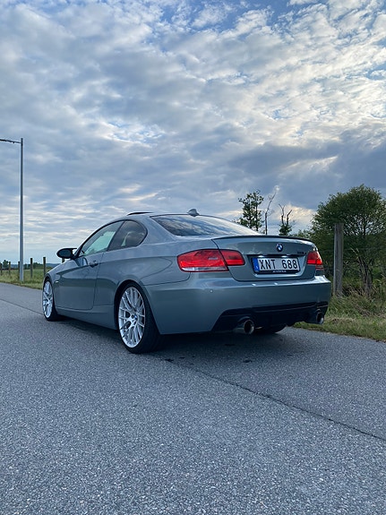 BMW 335i 3 of 4
