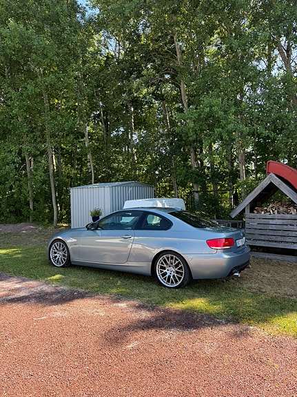 BMW 335i 2 of 4
